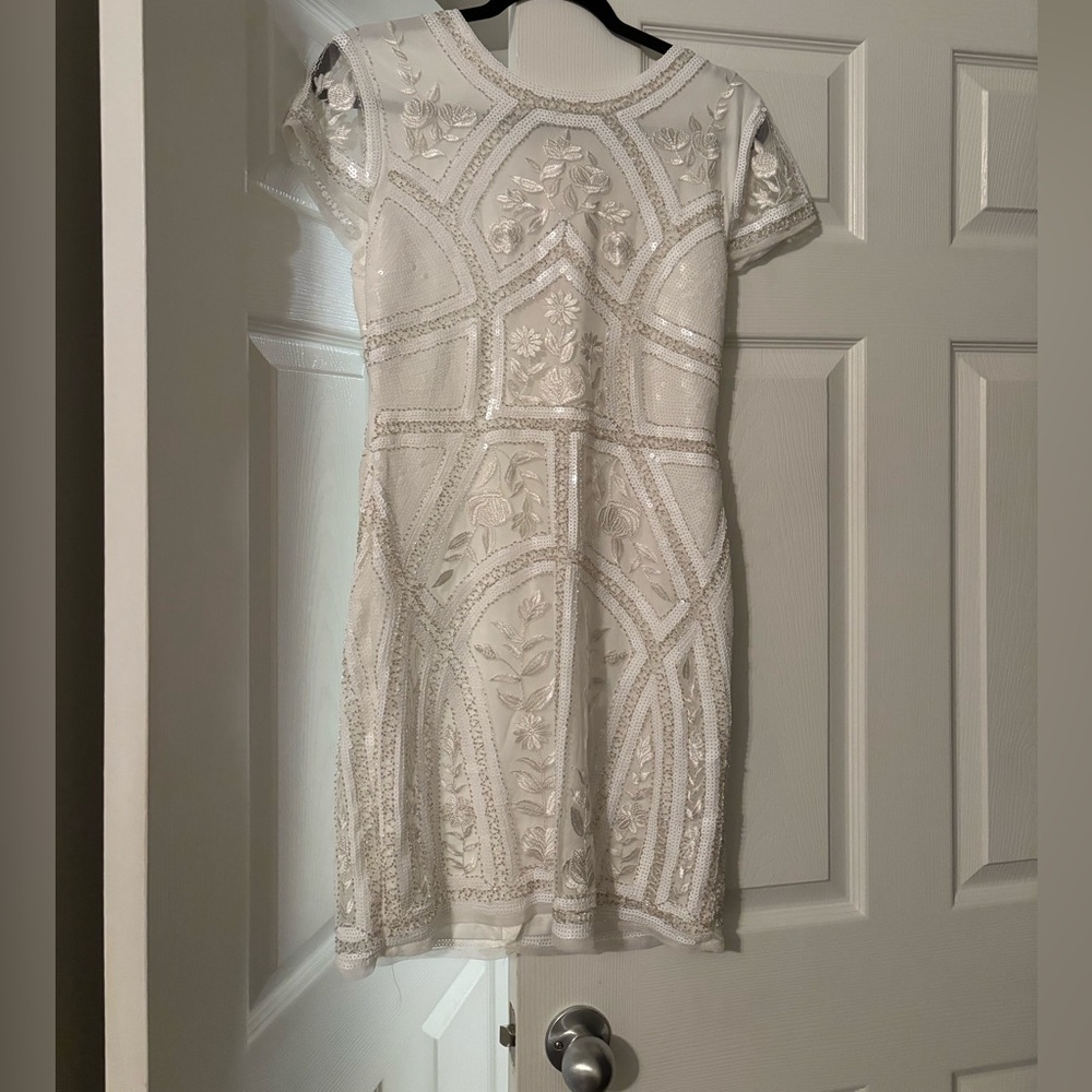 White sequin dress, never worn brand: Lulus
Perfect for bridal shower